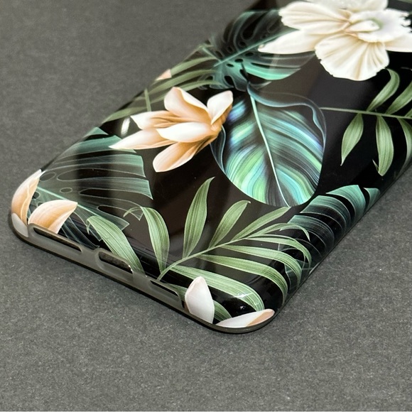Floral Flexible iPhone 11 Pro Max Case - Picture 15 of 15
